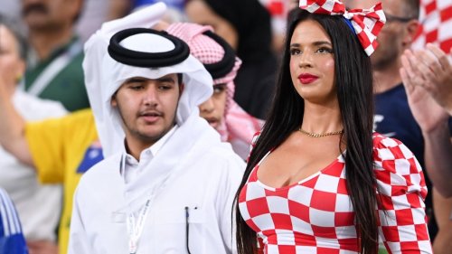 Ehemalige Miss Kroatien Ivana Knöll freizügig im Stadion: «Dann verhaftet mich»