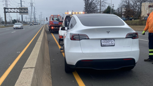 Neuer Tesla (Model Y) verliert Lenkrad auf der Autobahn – Käufer erhält Rechnung