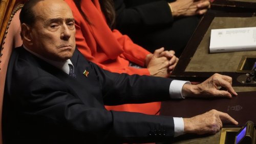 Berichte: Silvio Berlusconi erneut im Krankenhaus