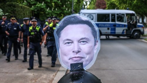 1.5 Monate bis Start von Elon Musks Robotaxi – doch die US-Behörden haben viele Fragen