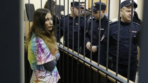 Für diesen mutigen Anti-Kriegs-Protest bezahlt eine junge Russin mit ihrer Freiheit