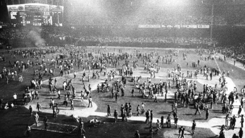 Die 10 Cent Beer Night in Cleveland endet 1974 im totalen Chaos 🍻
