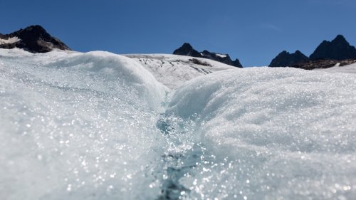 Kein Gutes Omen: Schweizer Gletscher starten mit rekordtiefer Schneedecke in den Sommer