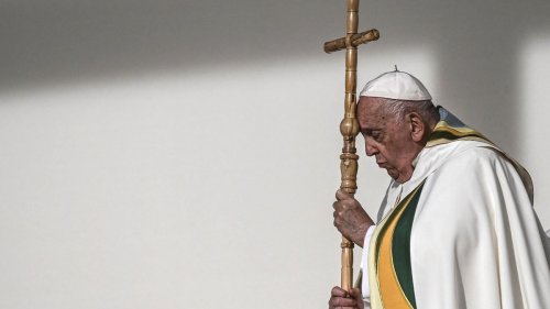 Prinz William reist im Namen von König Charles zur Beisetzung + Papst war vor Tod dankbar