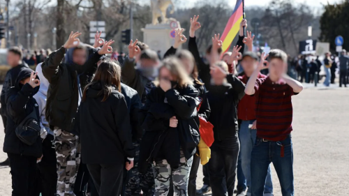 Tödliche Vorbilder: Neo-Nazis rekrutieren auf TikTok