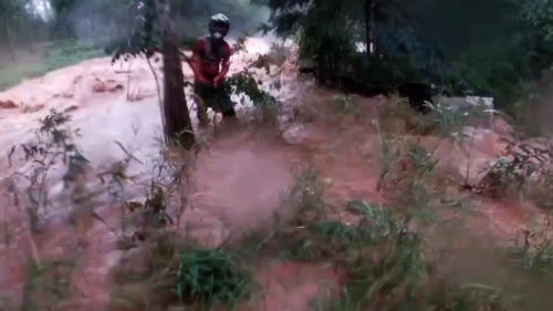 Motorrad-Gruppe wird von Monsun heimgesucht – eine Person geht verloren