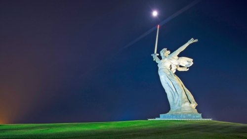 Toter im Kopf von gigantischem Stalingrad-Denkmal