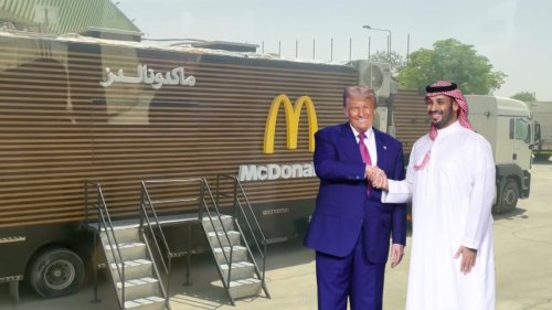 Trump besucht Saudi-Arabien – und wird mit «Y.M.C.A.» und mobilem McDonald's empfangen