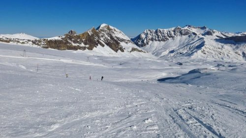Skitourenfahrer bei Lawinenniedergang im Wallis schwer verletzt
