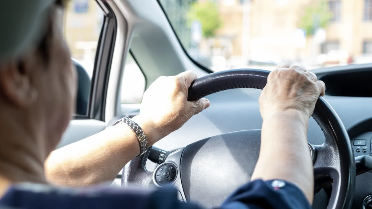 Schweizer kommen bei der Autoversicherung besser weg als Leute aus dem Balkan