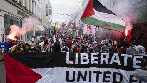 Polizei kesselt Anti-Israel-Demo während ESC-Finale in Basel ein