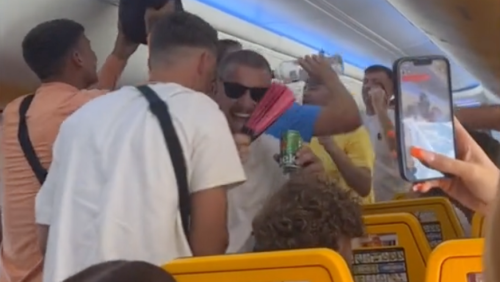 Party- oder Horrorflug? Diese Feierwütigen eskalieren auf dem Weg nach Ibiza