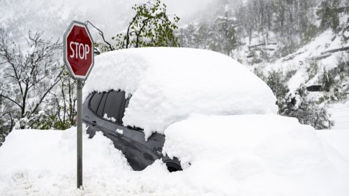 Lawine geht am grossen St. Berhard nieder, A21 gesperrt + Saas-Fee und Zermatt ohne Strom