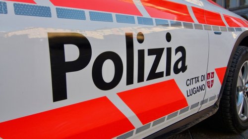 Drei Skifahrer oberhalb von Airolo TI von Lawine erfasst
