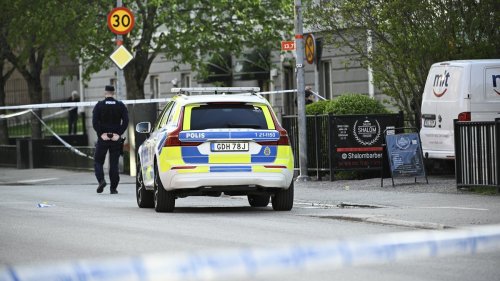 Schüsse in schwedischer Stadt: Drei Tote, Verdächtiger auf der Flucht