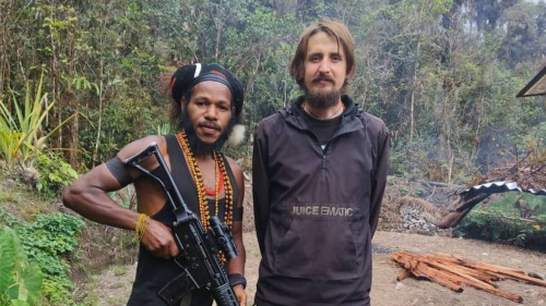 Pilot aus Neuseeland seit über einem Jahr in Rebellenhand in Papua