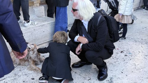 Papst wollte ihm Asyl im Vatikan geben – Julian Assange an Beerdigung in Rom