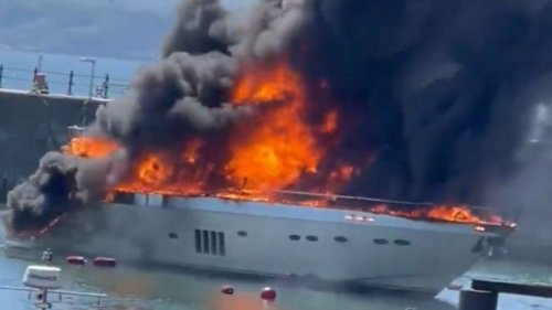 Jacht in südenglischem Hafen Torquay in Brand geraten