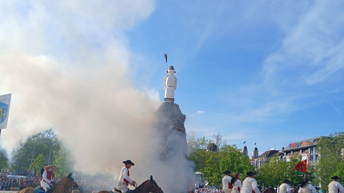 Der Böögg explodiert nach 26 Minuten und 30 Sekunden