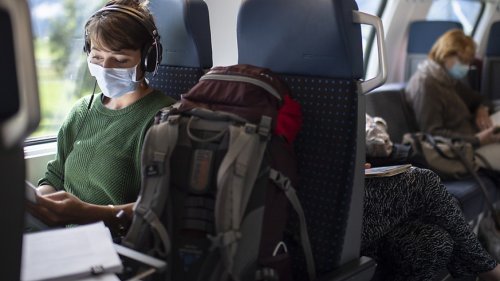 Frau ärgert sich über Gruppe ohne Maske im Zug – die Reaktion der SBB gibt zu reden