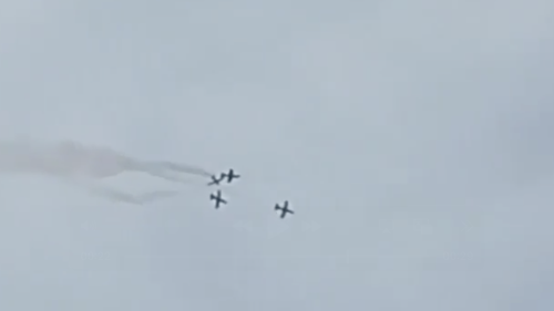 Beinahe-Katastrophe bei Flugshow: Drei Jets kollidieren im Formationsflug
