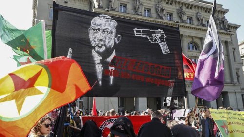 Vier Personen wegen «Kill Erdogan»-Plakat in Bern vor Gericht