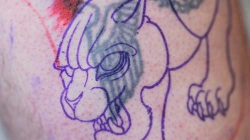 Neonazi-Tattoo? In diesem Studio bekommen Aussteiger eine zweite Haut