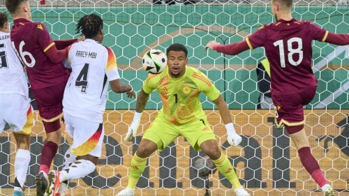 Sportwoche in Memes: FC Bayern zückt den Schredder, DFB-Keeper wird zu Black Panther
