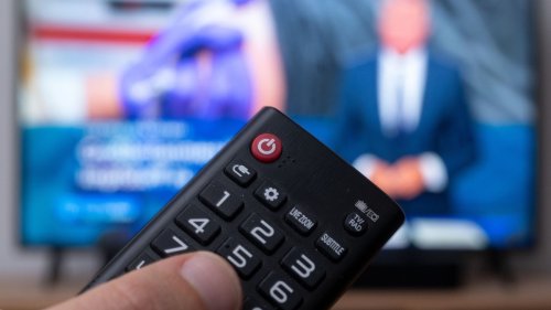 Um Strom zu sparen: Darf man Fernseher per Steckdosenleiste ausschalten?