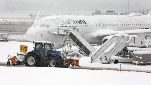 Schnee-Chaos in München: Reisende sind wütend auf Lufthansa