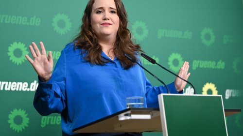 Ricarda Lang nimmt Koalitionsvertrag auseinander – und schminkt sich dabei