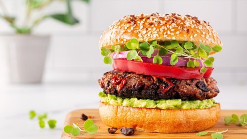 Vegane Rezepte: Leckerer Bohnen-Burger mit Haferflocken