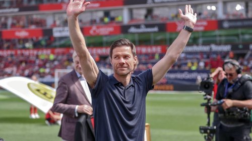 Xabi Alonso wird in Leverkusen mit besonderem Geschenk verabschiedet
