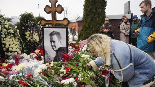 Russland: Nach Nawalny-Tod sendet Sängerin Pugatschowa eine versteckte Botschaft