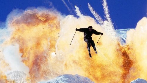 Umstrittener "Bond" heute im TV: Echter Geheimdienst wollte Dreh verhindern