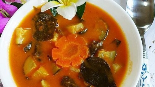 Vegane Rezepte: Exotische Tomaten-Suppe mit Gemüse