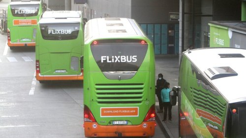 Verkehr in Deutschland: Warum Fernbusse (noch) nicht im 49-Euro-Ticket inkludiert sind