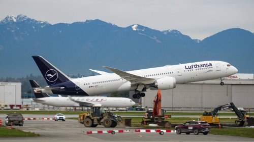 Lufthansa-Flug: Passagier eskaliert komplett – "bringe euch alle um"