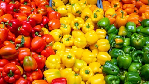 Rot, gelb oder grün: Darum solltest du beim Kauf der Paprika auf die Farbe achten