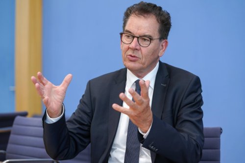 Corona-News: Entwicklungsminister warnt reiche Länder davor, Impfstoff für Drittimpfungen zu horten +++ RKI meldet Inzidenz von 61,4