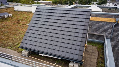 Solar-Energie: Firma entwickelt Dachziegel, die Strom und Wärme produzieren