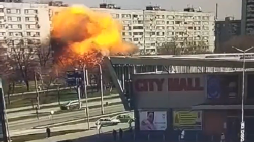 Ukraine-Krieg: Videos zeigen Angriffe auf Wohnhäuser mitten in Saporischschja
