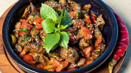 Vegane Rezepte: Crunchy Auberginen-Erdnuss-Eintopf