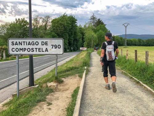 How to Choose the Right Camino de Santiago Guidebooks & Apps