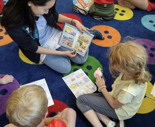 WHS students visit Loker’s Spanish Immersion program