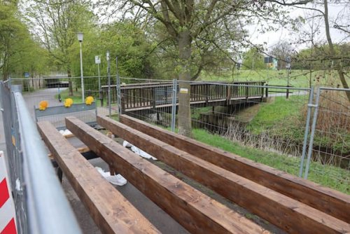 VW-Bad: Stadt erneuert marode Holzbrücke