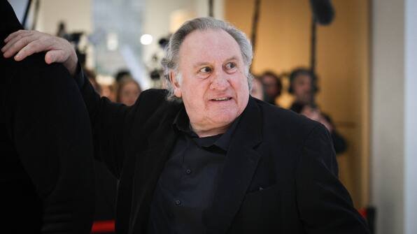 Gérard Depardieu vor Gericht: Prozess wegen sexueller Übergriffe gestartet