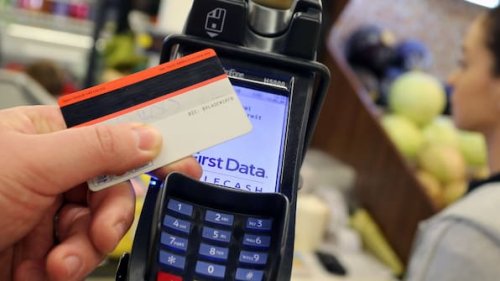 Bargeld abheben im Supermarkt 2025: Alle Discounter und Drogerien im Überblick
