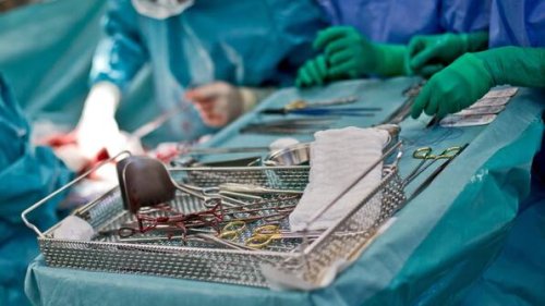 Schwangere mit Zwillingen fast gestorben: Krankenkasse beklagt Behandlungsfehler