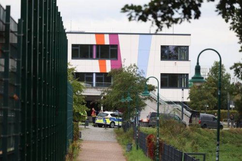 Oberhavel: Schule nach Bombendrohung gesperrt - Polizei sieht keine Gefahrenlage